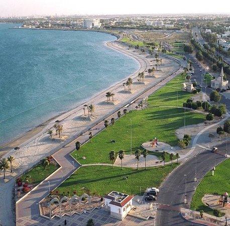 شاطئ الفناتير في الجبيل